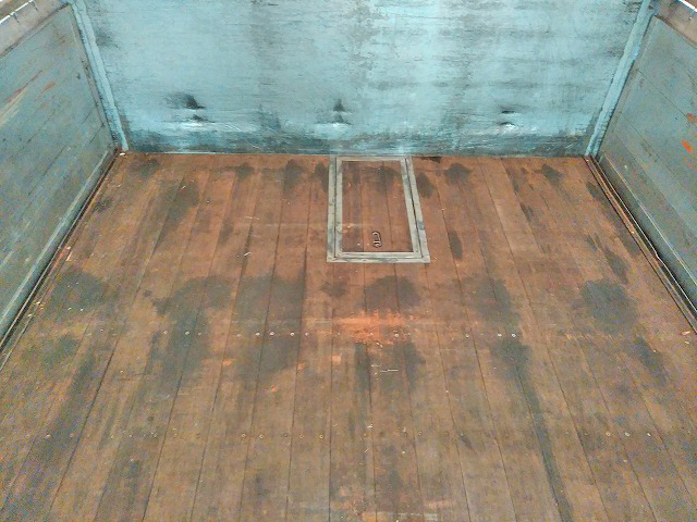 日野プロフィア幌ウイング大型（10t）[写真12]