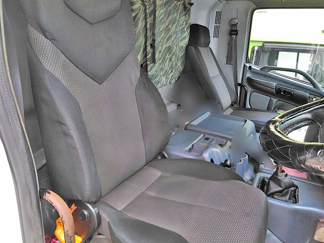 日野プロフィア幌ウイング大型（10t）[写真21]