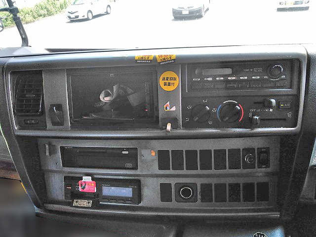 日野プロフィア幌ウイング大型（10t）[写真25]