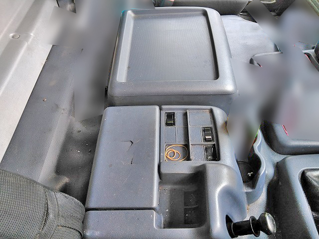 日野プロフィア幌ウイング大型（10t）[写真27]