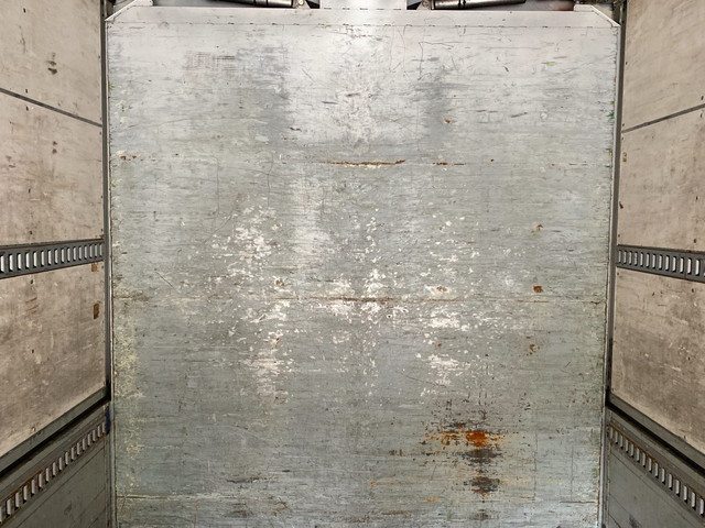 いすゞフォワードアルミウイング増トン（6t・8t）[写真15]