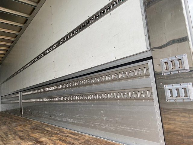 三菱ふそうスーパーグレートアルミウイング大型（10t）[写真18]