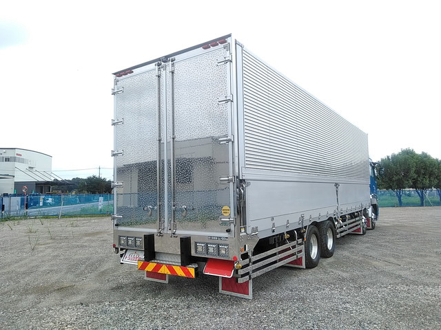 三菱ふそうスーパーグレートアルミウイング大型（10t）[写真02]