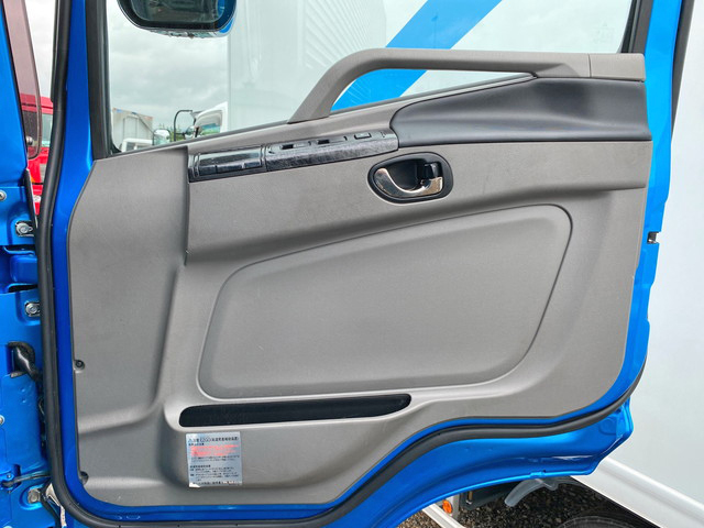三菱ふそうスーパーグレートアルミウイング大型（10t）[写真30]