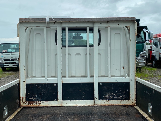 三菱ふそうキャンター平ボディ小型（2t・3t）[写真11]