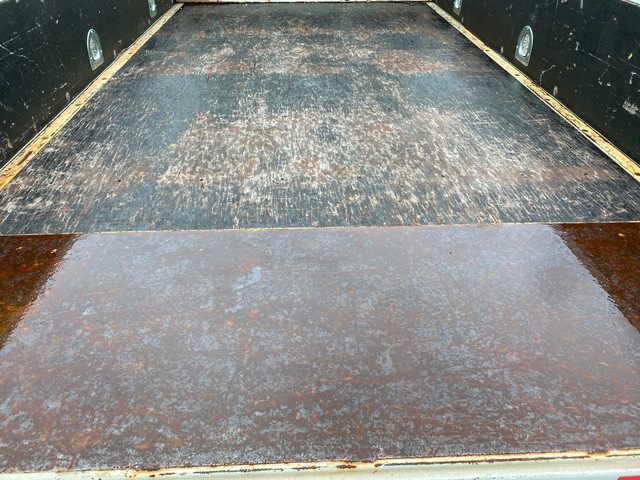 三菱ふそうキャンター平ボディ小型（2t・3t）[写真12]