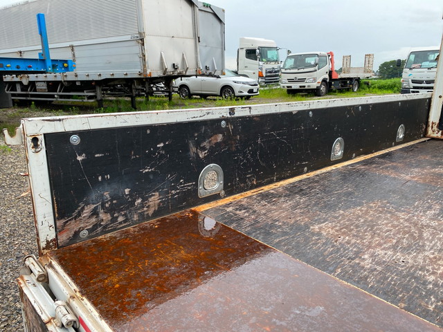 三菱ふそうキャンター平ボディ小型（2t・3t）[写真13]