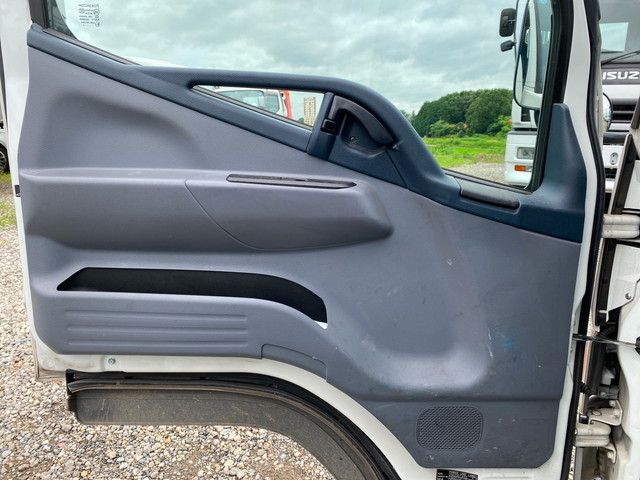 三菱ふそうキャンター平ボディ小型（2t・3t）[写真27]