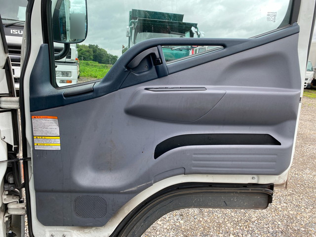 三菱ふそうキャンター平ボディ小型（2t・3t）[写真28]