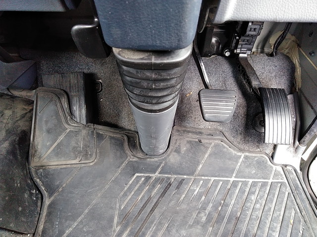 三菱ふそうキャンター平ボディ小型（2t・3t）[写真34]