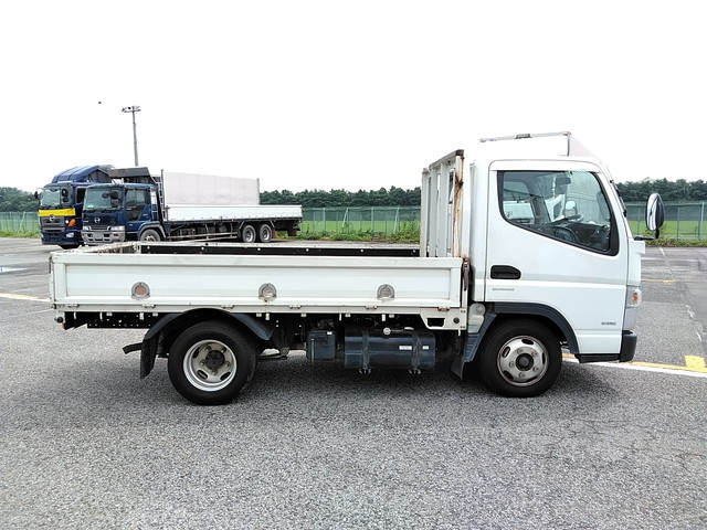 三菱ふそうキャンター平ボディ小型（2t・3t）[写真06]