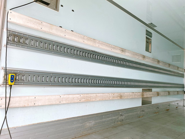 いすゞフォワードパネルバン中型（4t）[写真15]