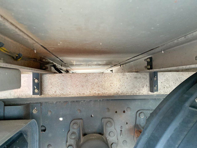 いすゞフォワードパネルバン中型（4t）[写真24]