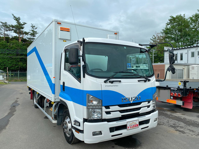 いすゞフォワードパネルバン中型（4t）[写真03]