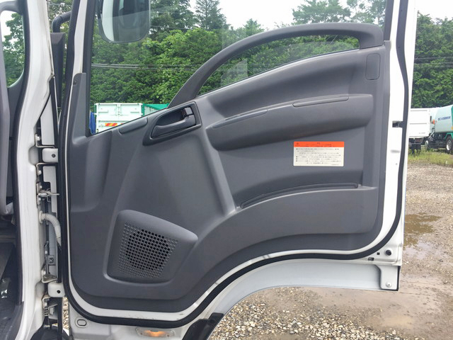 いすゞフォワードパネルバン中型（4t）[写真28]