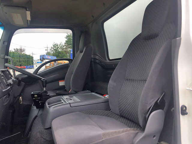 いすゞフォワードパネルバン中型（4t）[写真30]