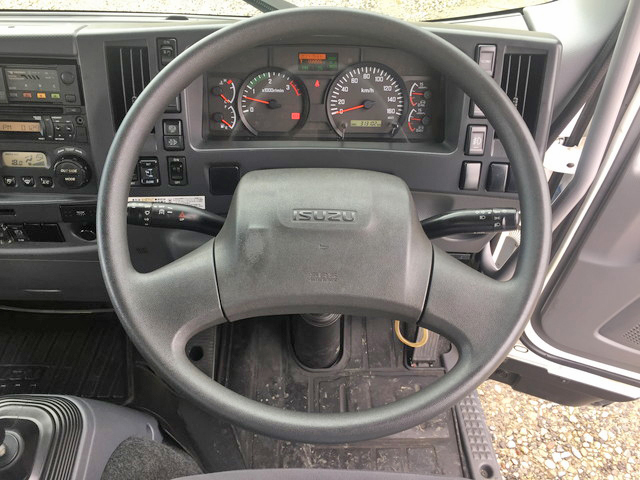 いすゞフォワードパネルバン中型（4t）[写真33]