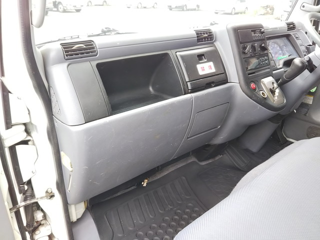三菱ふそうキャンター冷凍車（冷蔵車）小型（2t・3t）[写真34]