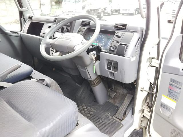 三菱ふそうキャンター冷凍車（冷蔵車）小型（2t・3t）[写真35]