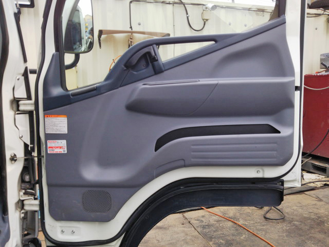 三菱ふそうキャンター平ボディ小型（2t・3t）[写真31]