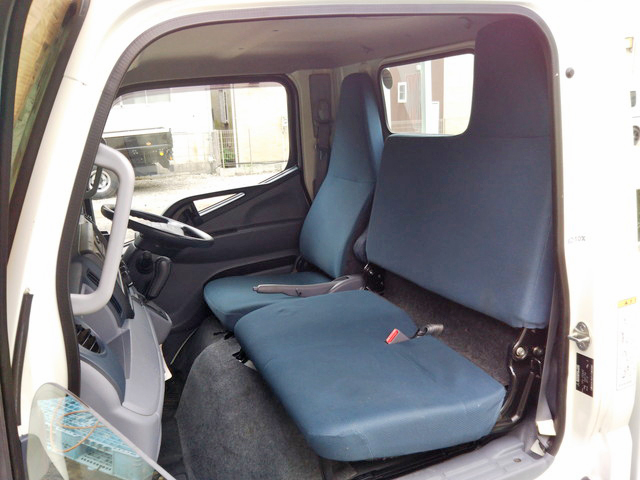 三菱ふそうキャンター平ボディ小型（2t・3t）[写真32]