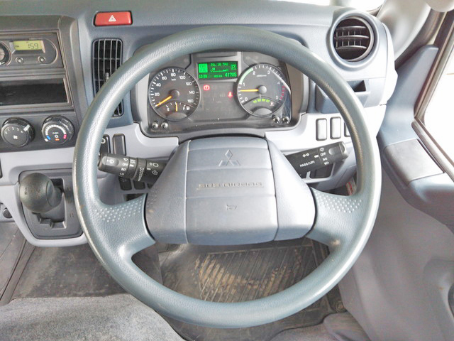 三菱ふそうキャンター平ボディ小型（2t・3t）[写真37]