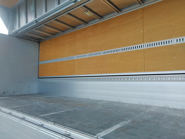 いすゞフォワードアルミウイング中型（4t）[写真11]