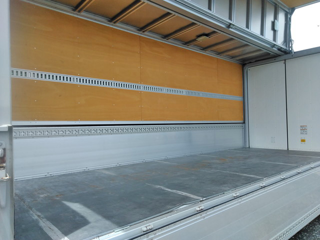 いすゞフォワードアルミウイング中型（4t）[写真12]