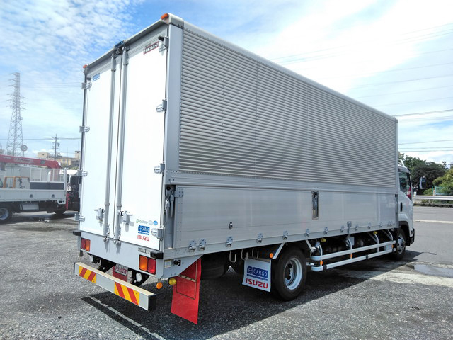 いすゞフォワードアルミウイング中型（4t）[写真02]