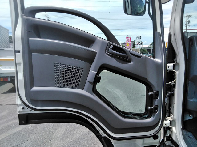 いすゞフォワードアルミウイング中型（4t）[写真27]