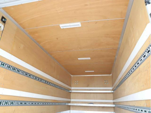 いすゞエルフパネルバン小型（2t・3t）[写真10]