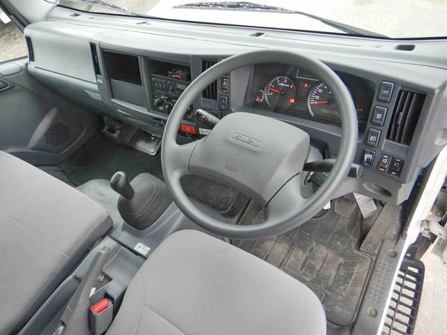 いすゞエルフパネルバン小型（2t・3t）[写真18]