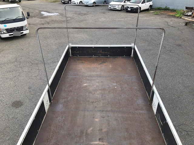 三菱ふそうキャンター平ボディ小型（2t・3t）[写真14]