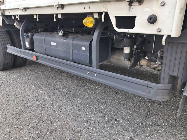 三菱ふそうキャンター平ボディ小型（2t・3t）[写真18]