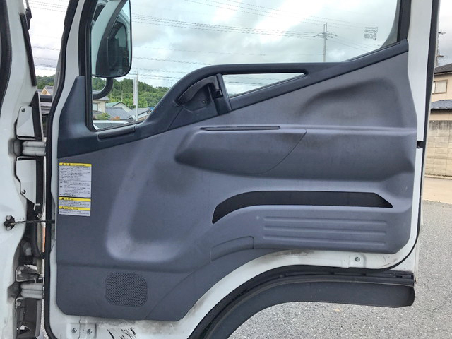 三菱ふそうキャンター平ボディ小型（2t・3t）[写真31]