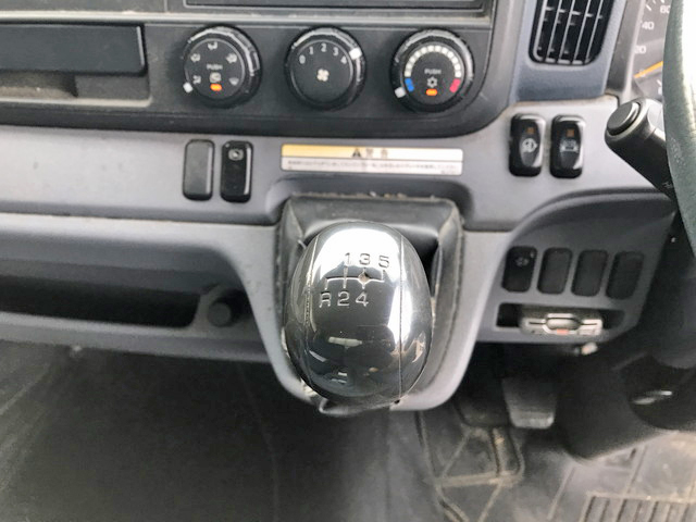 三菱ふそうキャンター平ボディ小型（2t・3t）[写真38]