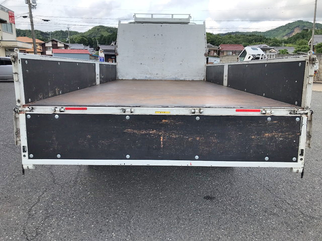 三菱ふそうキャンター平ボディ小型（2t・3t）[写真09]