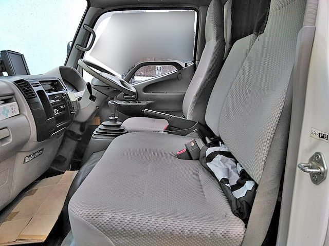 日野デュトロパネルバン小型（2t・3t）[写真21]