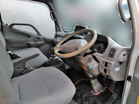 日野デュトロパネルバン小型（2t・3t）[写真23]