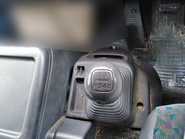 日野レンジャー平ボディ中型（4t）[写真33]