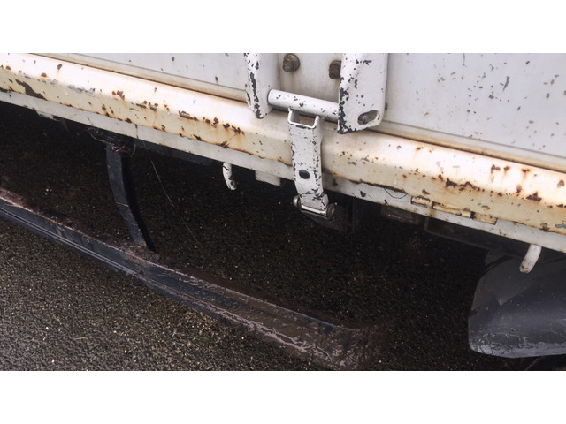 三菱ふそうキャンター平ボディ小型（2t・3t）[写真11]