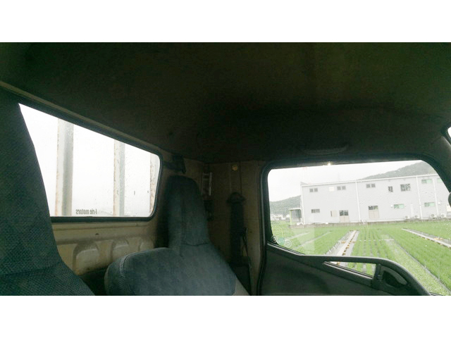 三菱ふそうキャンター平ボディ小型（2t・3t）[写真23]