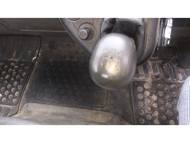 三菱ふそうキャンター平ボディ小型（2t・3t）[写真27]