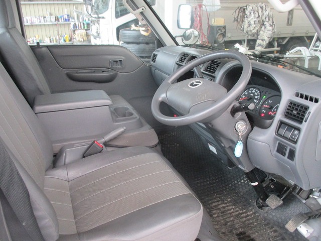 マツダボンゴ平ボディ小型（2t・3t）[写真14]