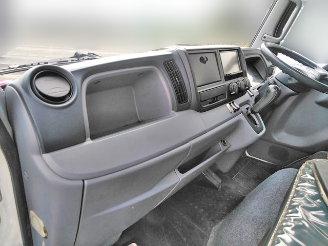 三菱ふそうキャンターアルミバン小型（2t・3t）[写真26]