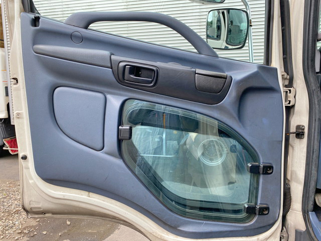 日野レンジャーアルミバン中型（4t）[写真26]