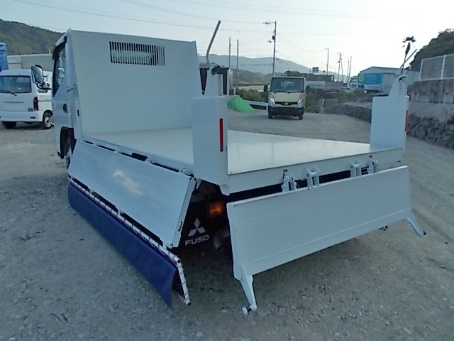 三菱ふそうキャンターダンプ小型（2t・3t）[写真13]