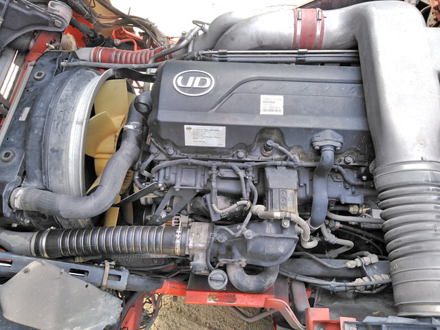 UDトラックスクオンダンプ大型（10t）[写真12]