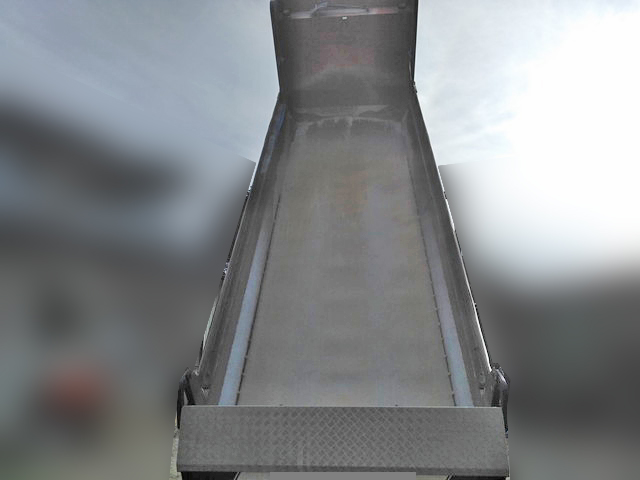 UDトラックスクオンダンプ大型（10t）[写真05]