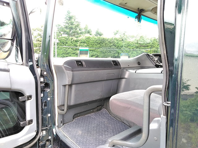 三菱ふそうスーパーグレートコンテナ専用車大型（10t）[写真35]